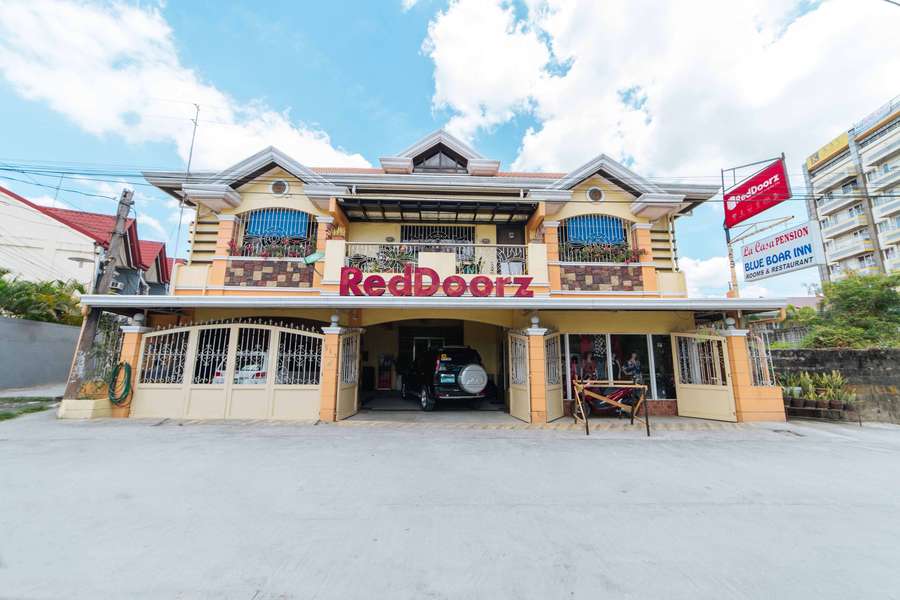 RedDoorz Tamarind Street Angeles City Budget Hotel 25 Off