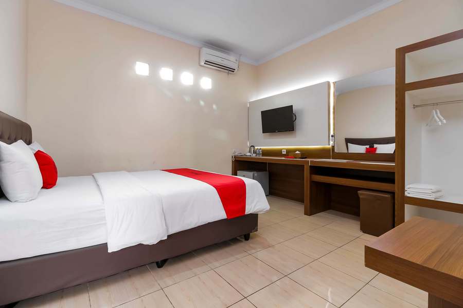 RedDoorz Plus Near Taman Lalu Lintas Bandung - Hotel ...