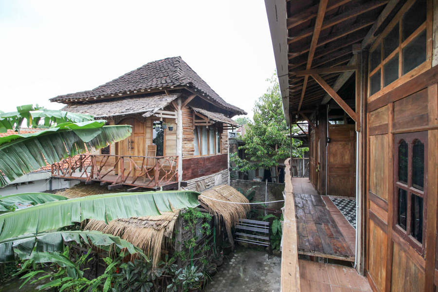 RedDoorz near Rumah Sakit Wirosaban - Hotel 25% Off