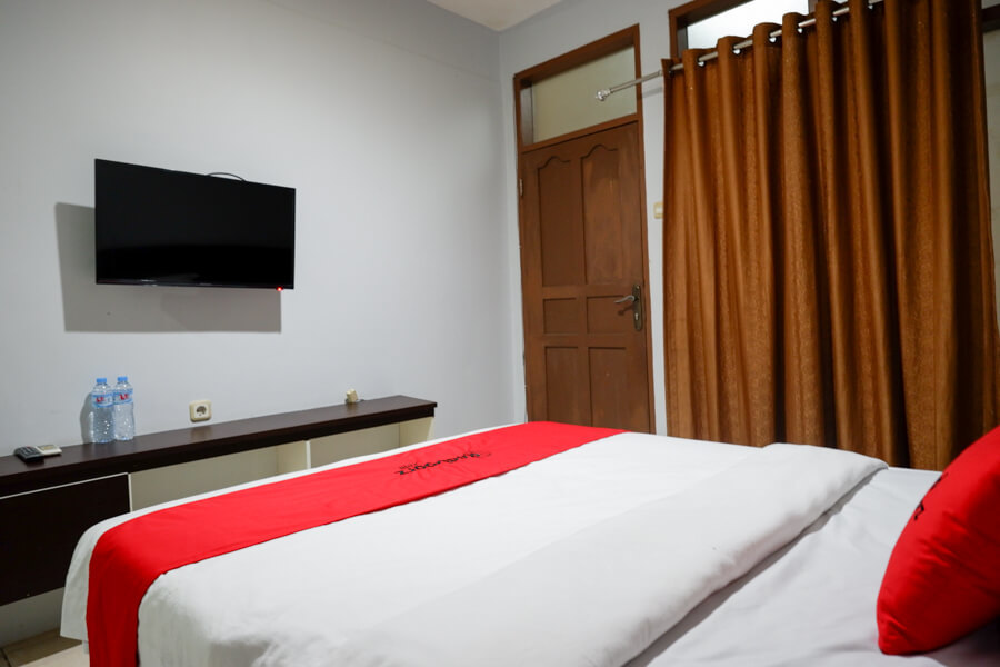 RedDoorz Plus near Haluoleo University Bersertifikat HygienePass