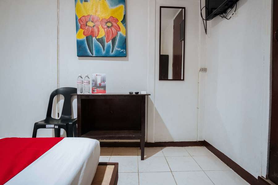 RedDoorz Downtown Bacolod Hotel 499PHP Bacolod City