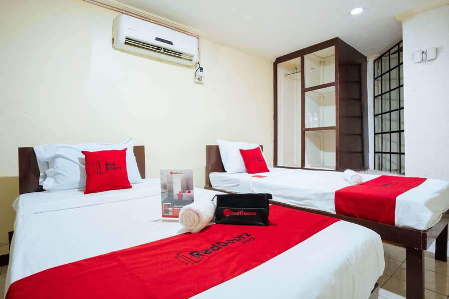 RedDoorz Downtown Bacolod Hotel 499PHP Bacolod City