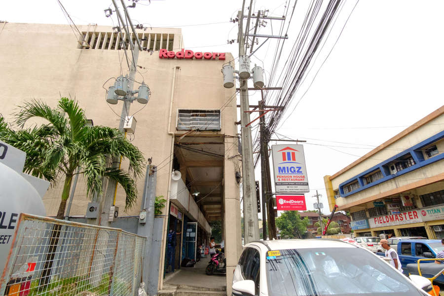 RedDoorz Downtown Bacolod Hotel 499PHP Bacolod City