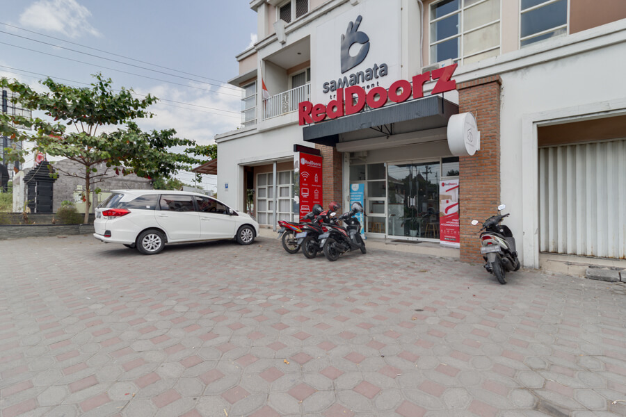 RedDoorz Hostel near Hartono Mall Jogja - Book Budget Hotel Yogyakarta