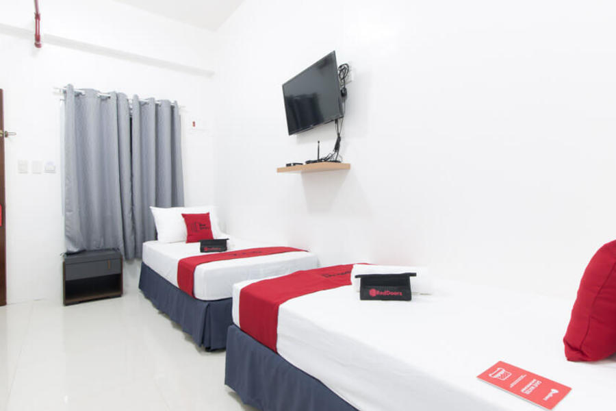 Book RedDoorz near Liceo De Cagayan University Highschool only at RedDoorz