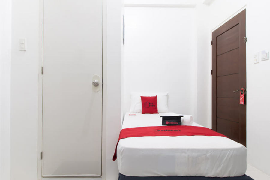 Book RedDoorz near Liceo De Cagayan University Highschool only at RedDoorz