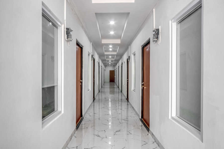 RedDoorz Plus Syariah near Cinere Bellevue Mall - Hotel Jakarta