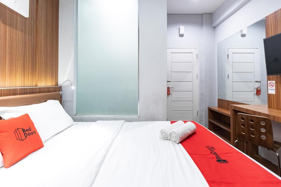 Reddoorz Premium Near Centre Point Mall Medan Book Budget Hotel Medan