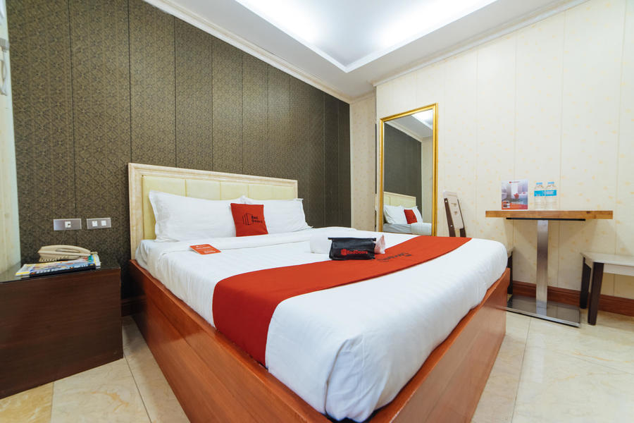 RedDoorz Plus Winter Benitez Budget Hotel 25 Off