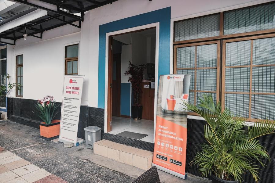 RedDoorz near Mall Of Indonesia - Harga mulai dari Rp 99K