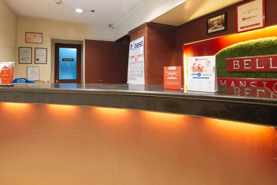 RedDoorz Plus @ Project 6 Quezon City - Hotel 25% Off