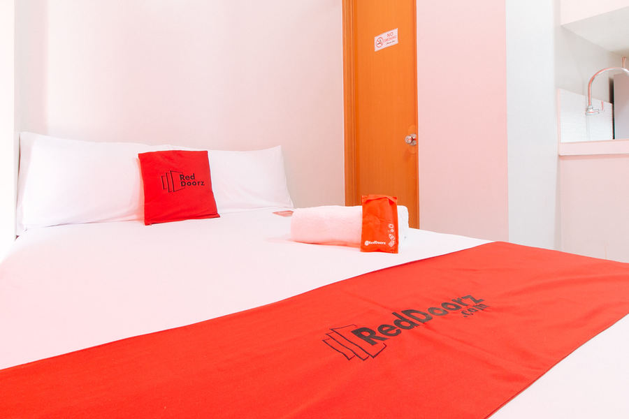 RedDoorz near NAIA Terminal 1 - Budget Hotel 25% Off