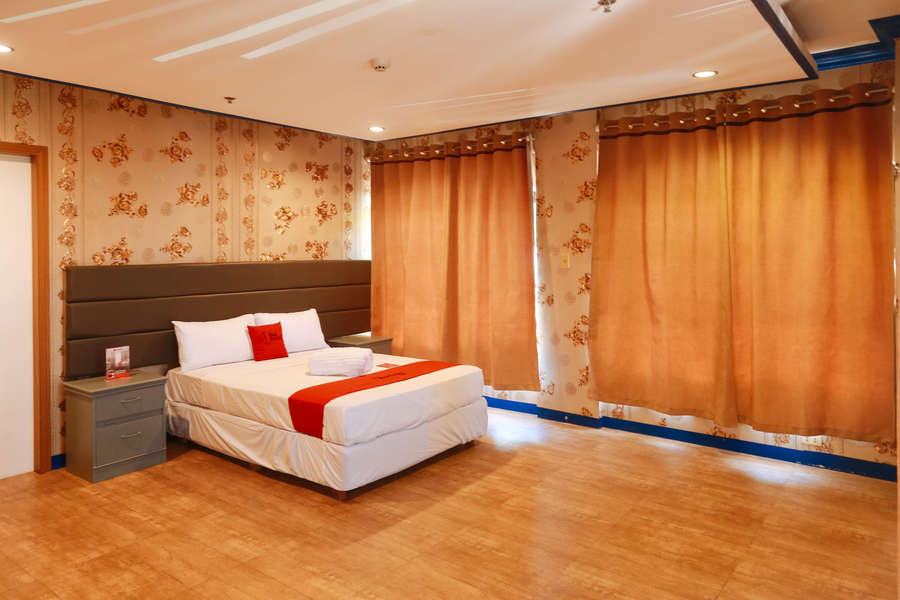 Booking Hotel RedDoorz Plus Castle Chateau Iloilo murah di RedDoorz