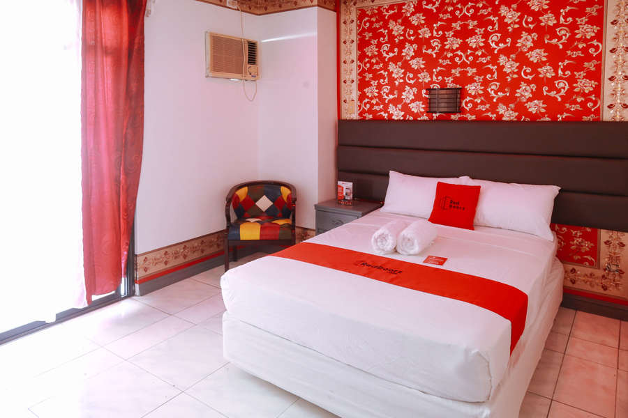 Booking Hotel RedDoorz Plus Castle Chateau Iloilo murah di RedDoorz