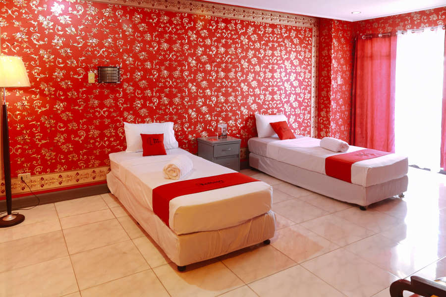 Book RedDoorz Plus Castle Chateau Iloilo only at RedDoorz