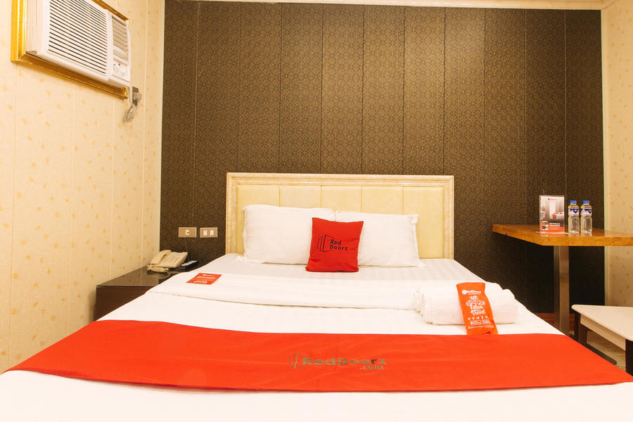 RedDoorz Plus Winter Benitez Budget Hotel 25 Off