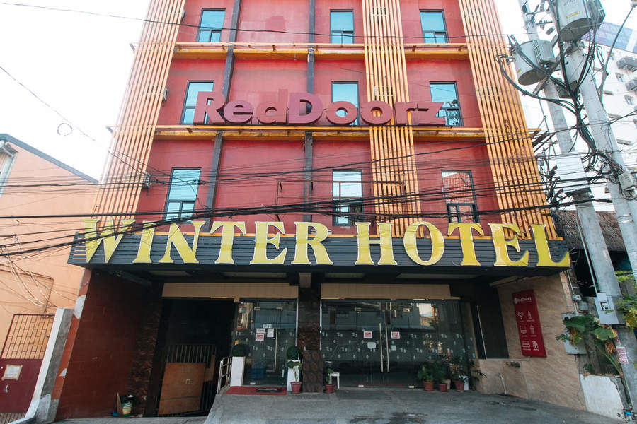 RedDoorz Plus Winter Benitez Budget Hotel 25 Off