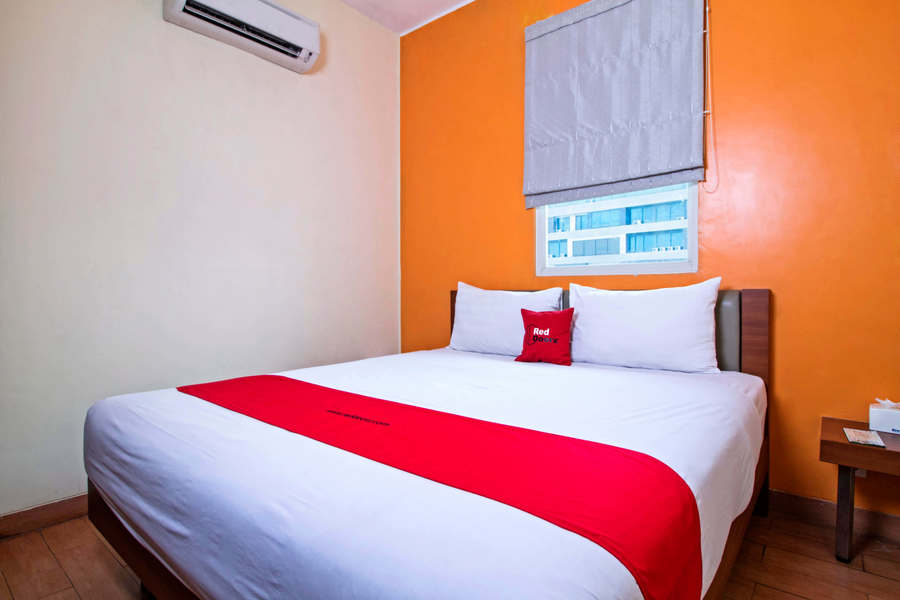 RedDoorz near Kota Tua- Budget Hotel in Jakarta starting 99rb