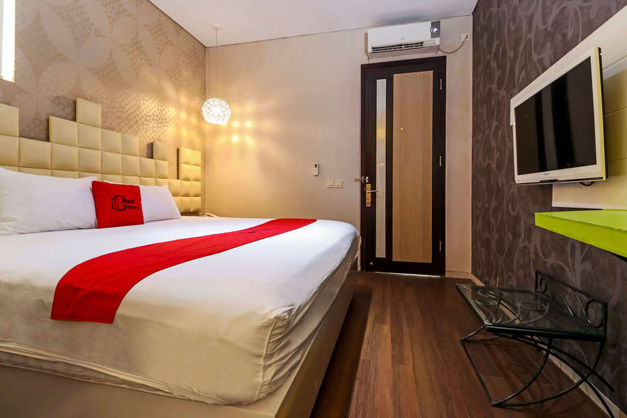 RedDoorz Plus near Tugu Jogja - Promo Hotel Diskon hingga 25%