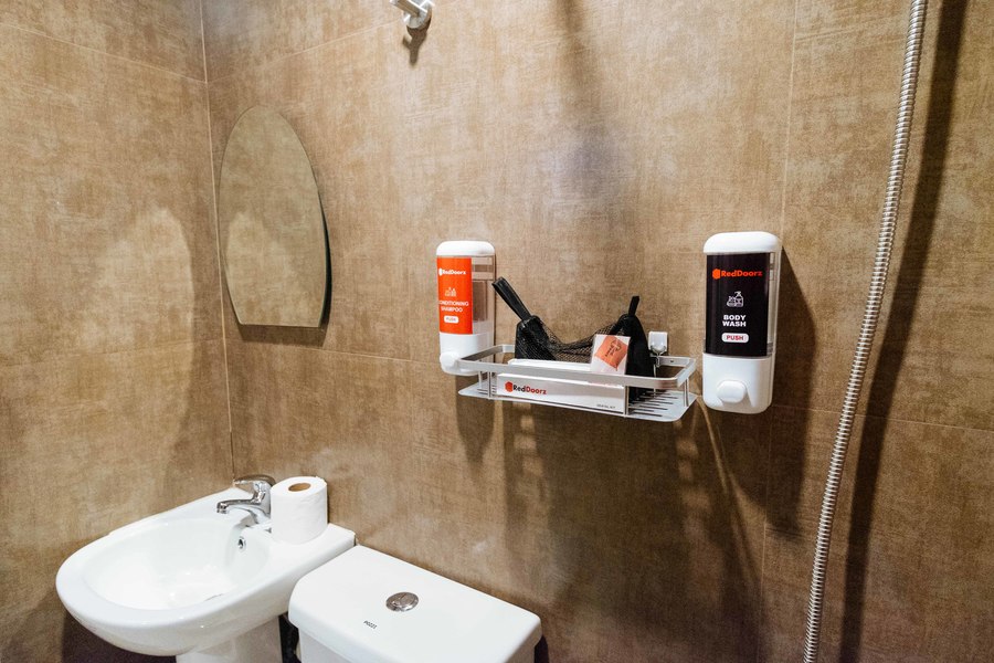 RedDoorz @ EDSA Pasay - Book Budget Hotel up to 25% Off