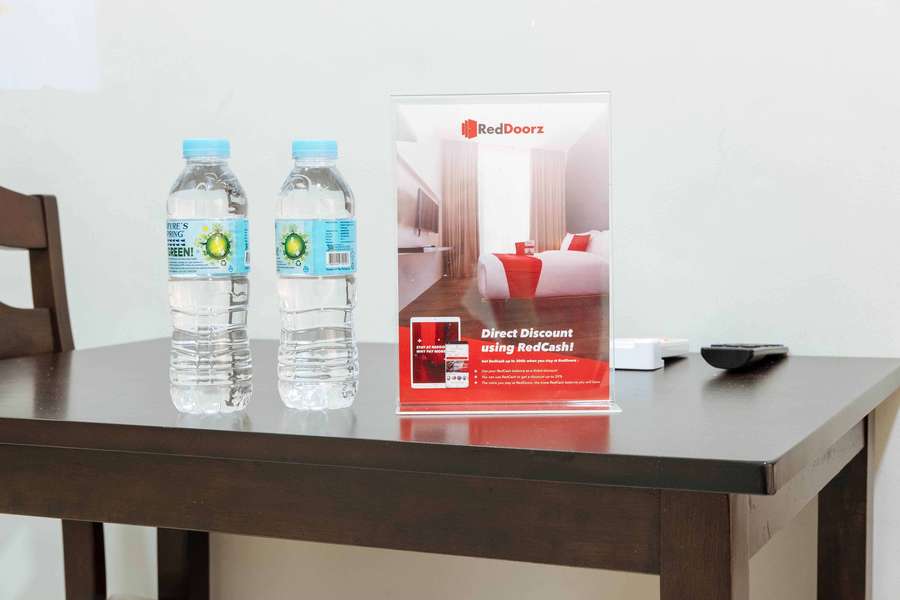 RedDoorz near NAIA Terminal 1 - Budget Hotel 25% Off