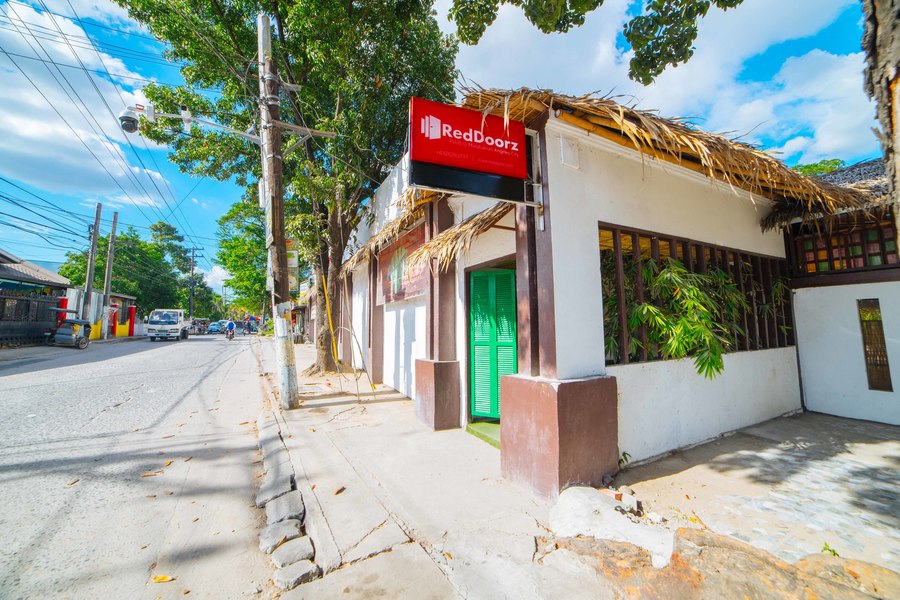 RedDoorz Plus @ Malabanias Angeles City - Hotel 25% Off
