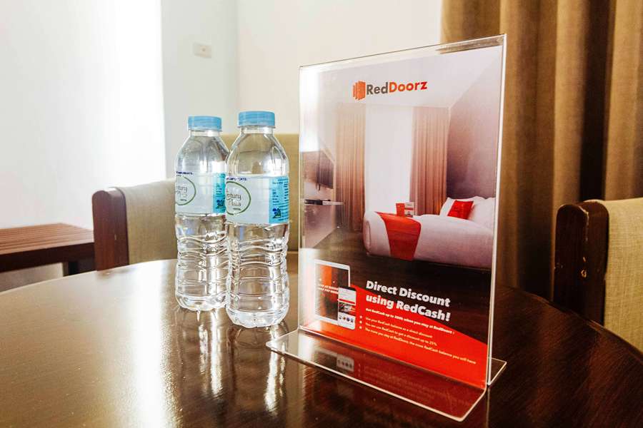 RedDoorz Plus near Mango Avenue Budget Hotel 25  Off